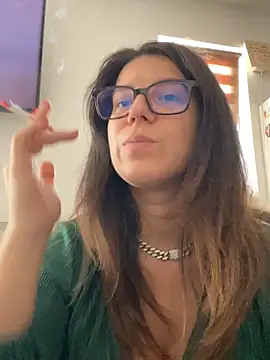 NadiraNoor webcam