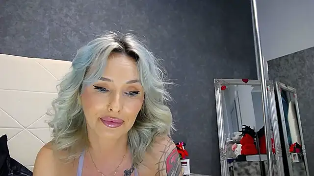 IssaSmith webcam