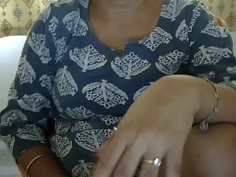 CHAMELI4747 webcam