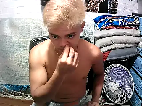 Theboy_cummerx69 webcam