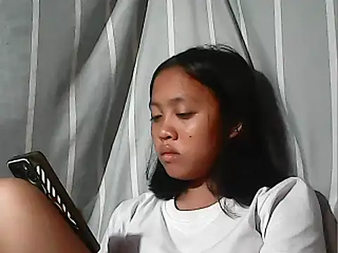 Yours_AsianPinayGirl18 webcam