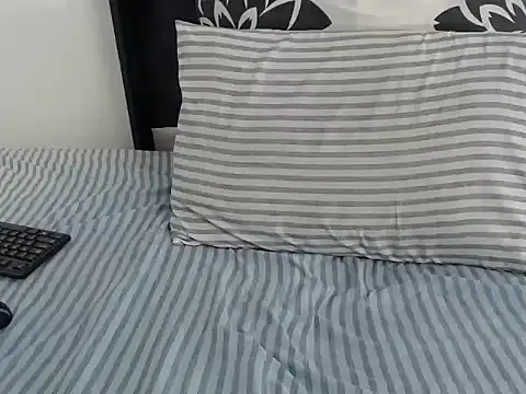 HugeMelons11 webcam