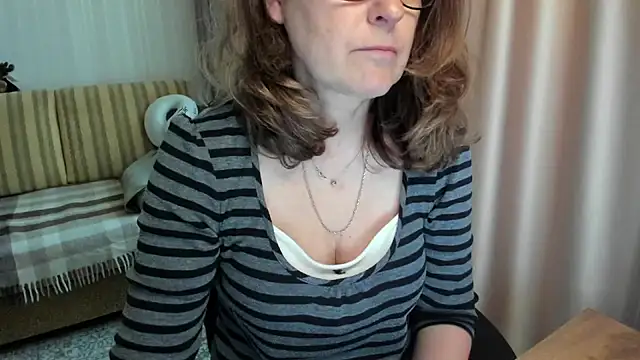 lauraoven webcam