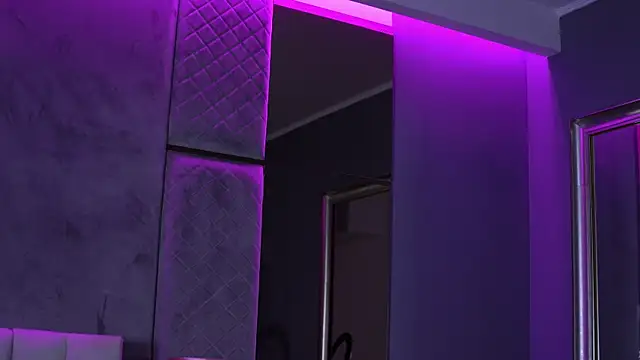 SelenaFrost webcam