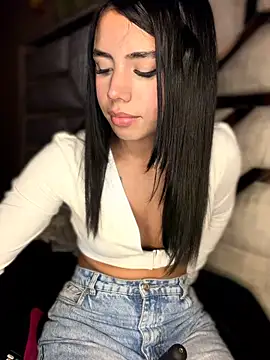 Laura-Khalifa webcam