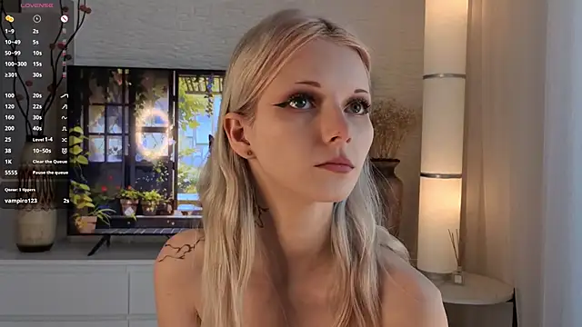 JuanaSumma webcam