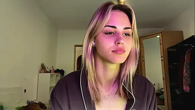 Evva_mayy webcam