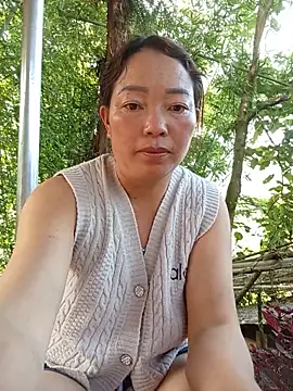 Yellow-pink webcam