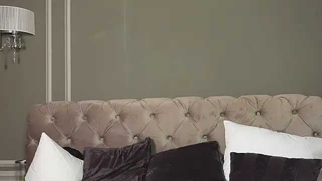 AylaFrost webcam