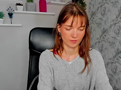 KiraBliss28 webcam