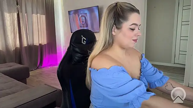 cuddly_blonde webcam