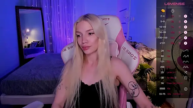 AnyaTaylor_ webcam