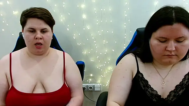 BeckyAndHellen webcam