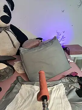 IamSteph13 webcam