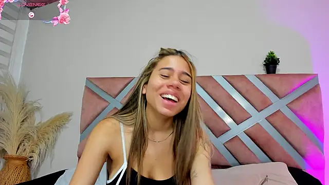 Rachell_criss webcam