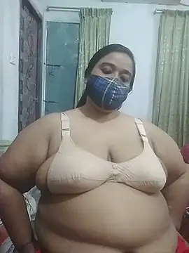 momo_loves webcam