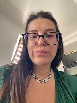 NadiraNoor webcam