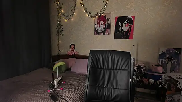 Love_is_Lola webcam