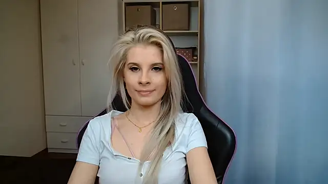 KristineGlow webcam