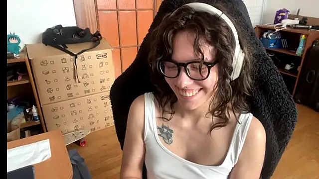 PillowPeachX webcam
