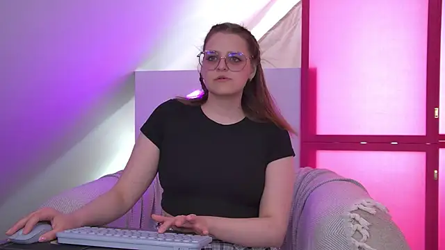 AlexaAvery webcam