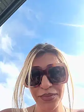 Lorehottie webcam