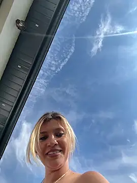 Lorehottie webcam