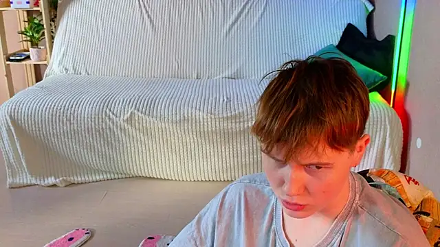 two_gerls_here