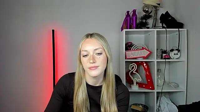 EvelynBlond webcam