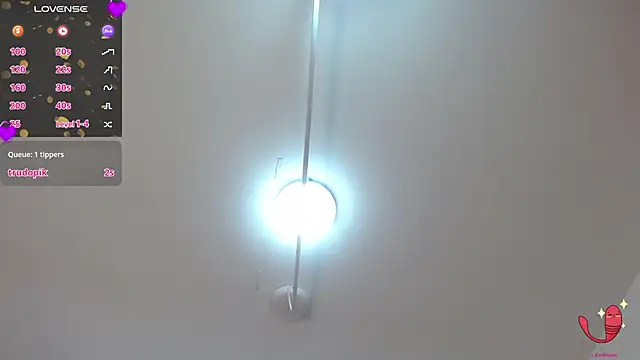 Mia_Hiills live cam