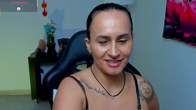 Sara_Charmy webcam