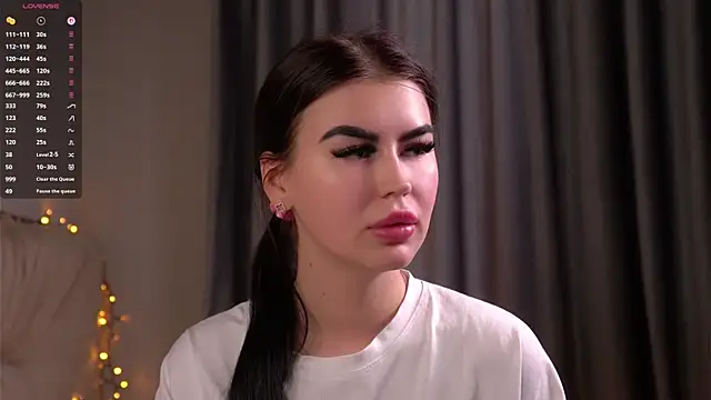 CorinaYurt live cam