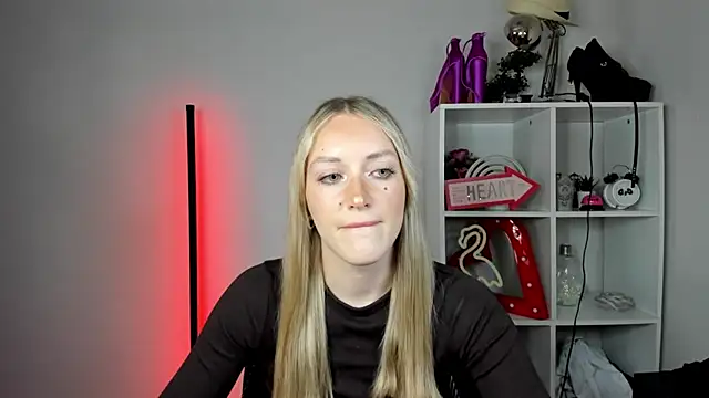 EvelynBlond webcam