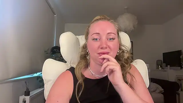 arielsweetieee webcam