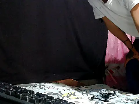 AwesomeMistress_Bigcock webcam