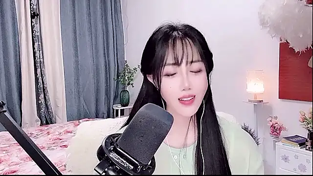 Laura_520 webcam