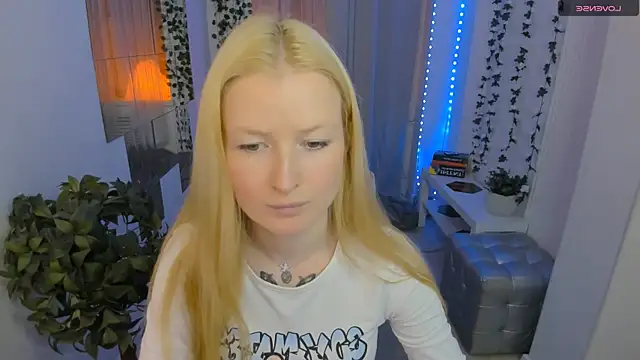 Laly_Peach webcam