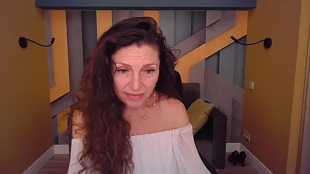 EllaLong webcam