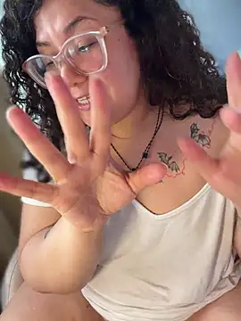 curlymilf_vannexxxa - CurlyMilf_Vannexxxa's free webcam - UK Sex Cams