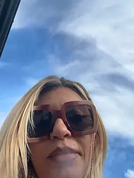 Lorehottie webcam