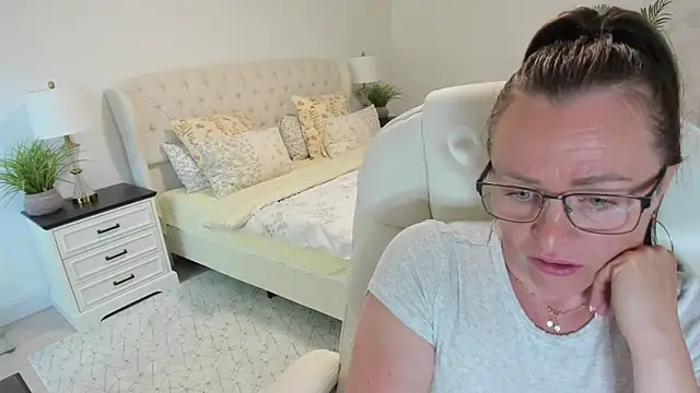 vika73 - Vika73's free webcam - UK Sex Cams