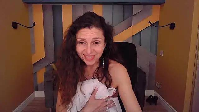 EllaLong webcam