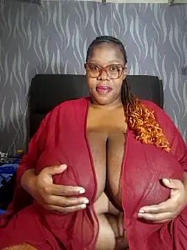 BoobsQueen46K webcam