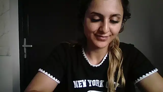 NicolePlay webcam