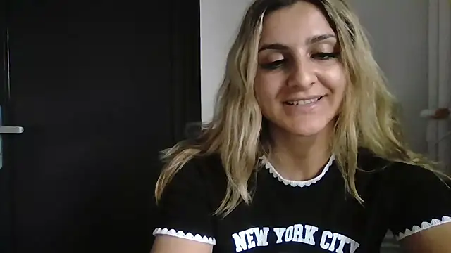 NicolePlay webcam