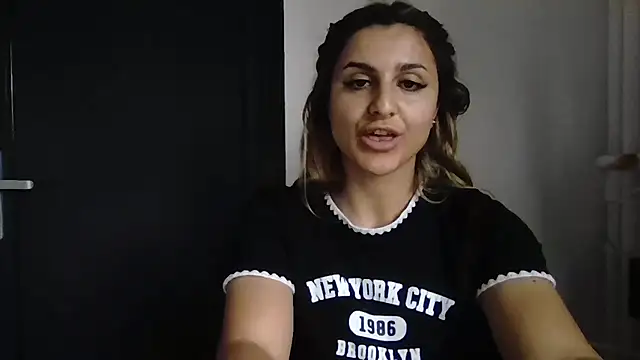 NicolePlay webcam
