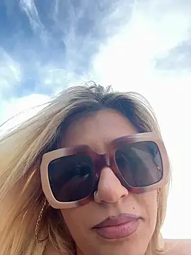 Lorehottie webcam