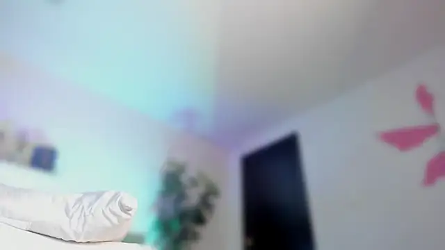 YariRose webcam