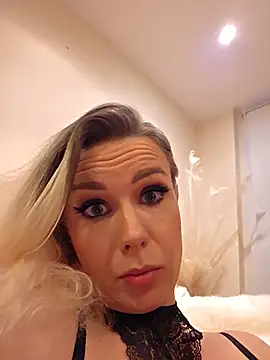 AureliaDoux webcam