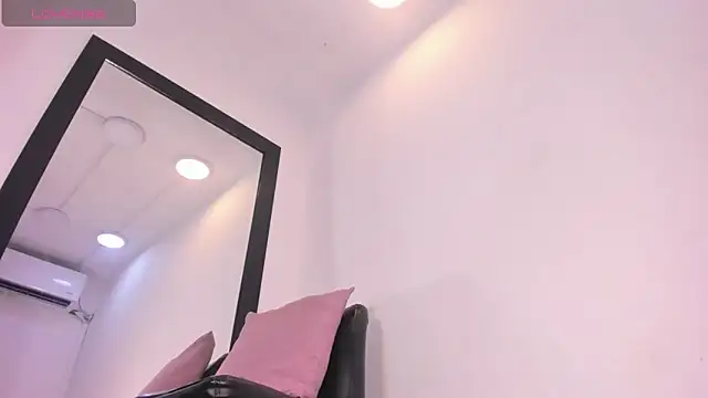 Ropaelle - Trans webcam sex chat